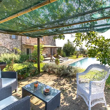 Casa Del Piano Valle Dei Calanchi In Front Of Civita Di Bagnoregio *