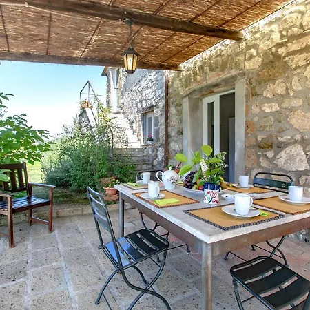 Casa Del Piano Valle Dei Calanchi In Front Of Civita Di Bagnoregio Holiday home *